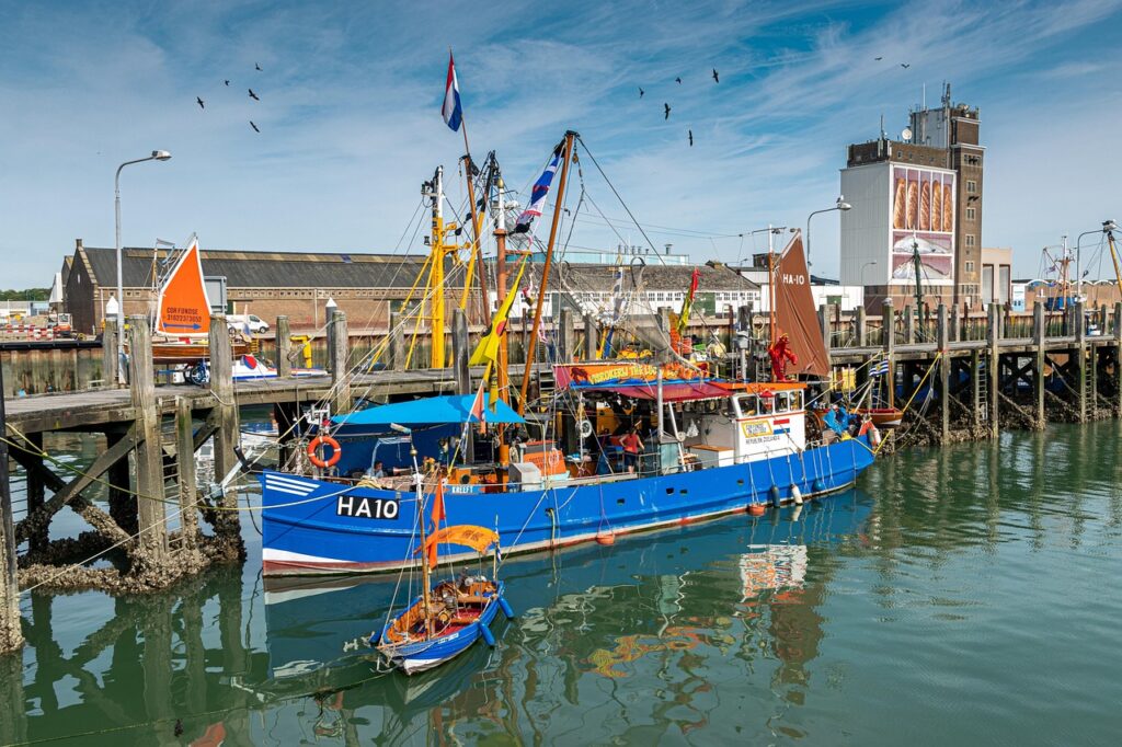 fishing-cutter-4219550_1280